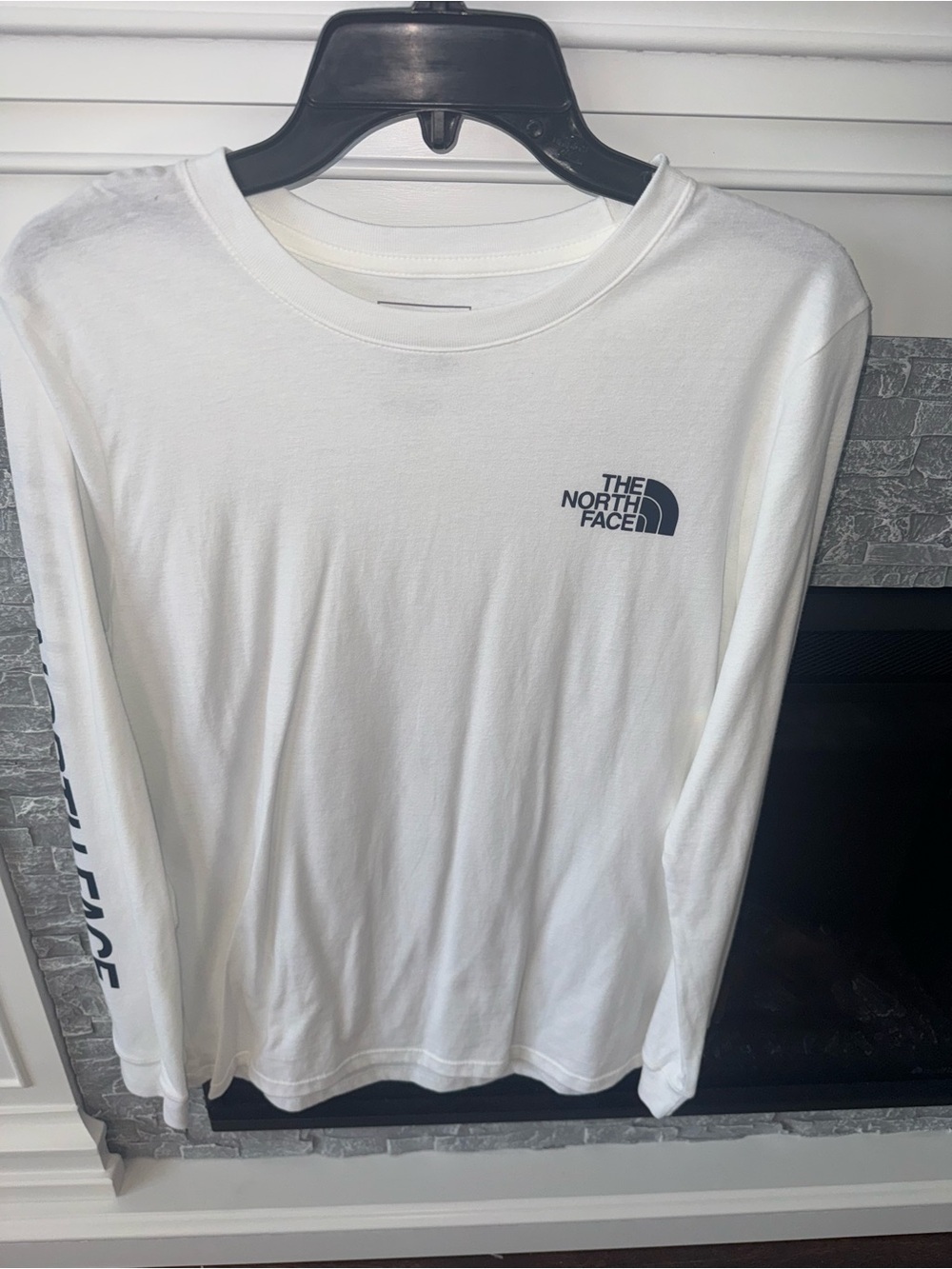 North Face Tee Women’s White Long Sleeve Logo Tee fall winter - Picture 2 of 11
